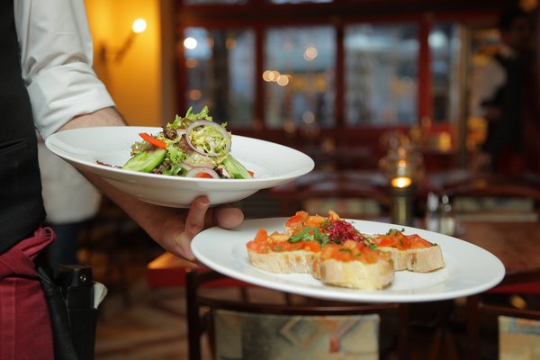 Reservations & Waitlists 6 full service restaurants